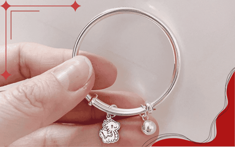 Vòng tay bạc cho bé gái 1 tuổi khắc hình con giáp