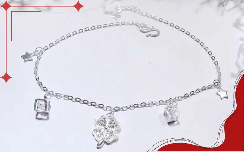 Lắc chân bạc nên đeo bên trái hay phải