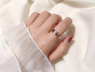 Nhẫn bạc đeo ngón trỏ