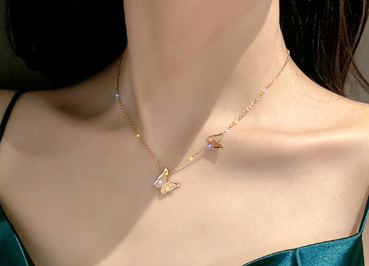 Dây chuyền cánh bướm tinh tế, sang trọng.