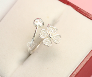 Nhẫn bạc cỏ bốn lá