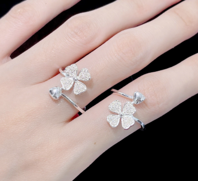 Nhẫn bạc cỏ bốn lá